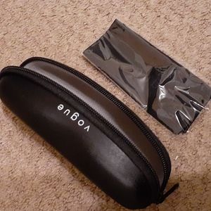 Glasses case and glasses cleaner